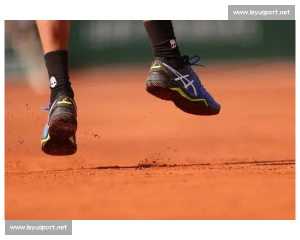 法网男单决赛,硝烟弥漫!每一次挥拍都牵动人心 法网男单决赛,硝烟弥漫!每一次挥拍都牵动人心