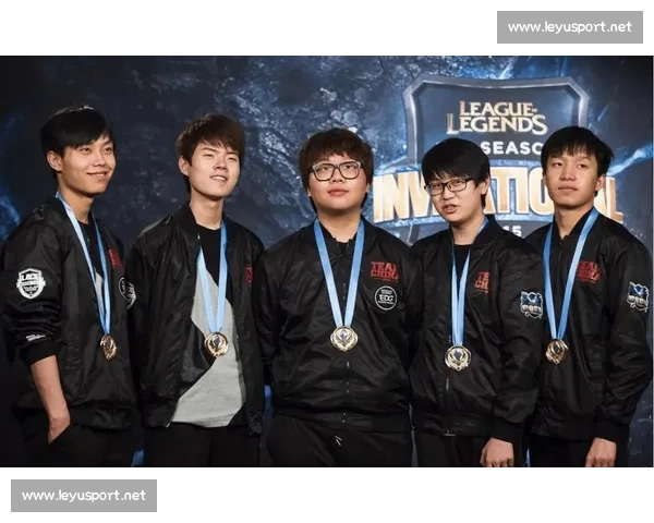 新王诞生!XXX战队勇夺洲际冠军,实力铸就巅峰! 新王诞生!XXX战队勇夺洲际冠军,实力铸就巅峰!